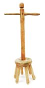 Early 20th century elm wash dolly with turned supports, 88cm high