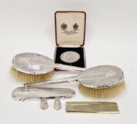 Cased Spink & Sons silver medallion commemorating the Silver Jubilee of Queen Elizabeth II, 5.5cm