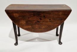 George III mahogany oval gateleg table on turned tapering supports with pad feet, 72cm high x