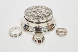 Silver trinket box, Birmingham 1982, Hampton Utilities, of circular form, the hinged lid with