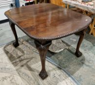Late 19th/early 20th century mahogany dining table, the rectangular top with rounded ends and fluted