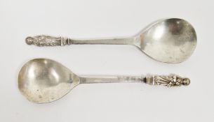 Pair of silver apostle spoons, Birmingham 1976, Birmingham Mint, the terminals based on apostles