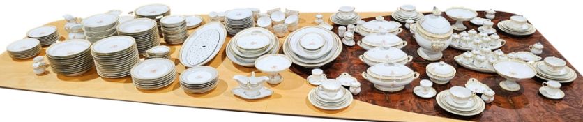 Extensive Paris (Brevet Brianchon) porcelain monogrammed dinner and dessert service, circa 1900,