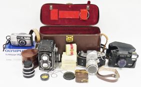 Mixed lot of cameras and accessories including Franke & Heidecke Rolleiflex medium format TLR
