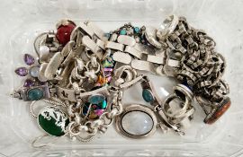Collection of silver jewellery including a sterling silver fancy link chain, four cabochon set