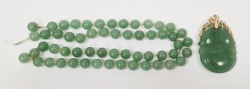 Jade pendant in the form of a gourd with 14k yellow metal naturalistic form mount, 6cm high together