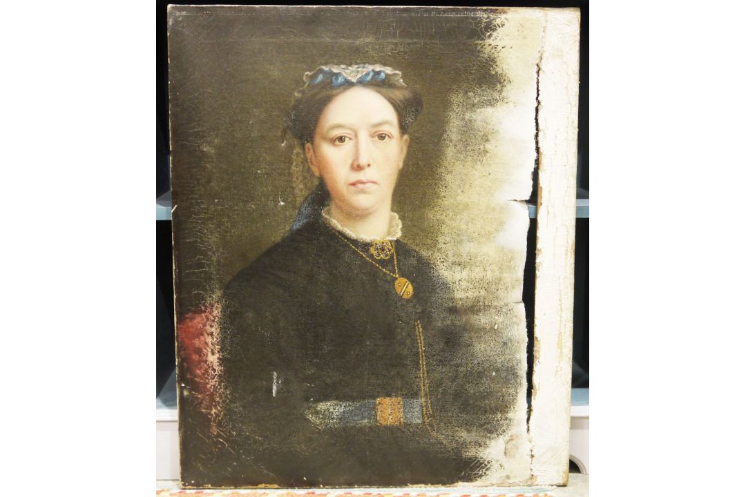 18th century continental school Oil on canvas Portrait of a nun holding a crucifix and a sacred - Image 1 of 2