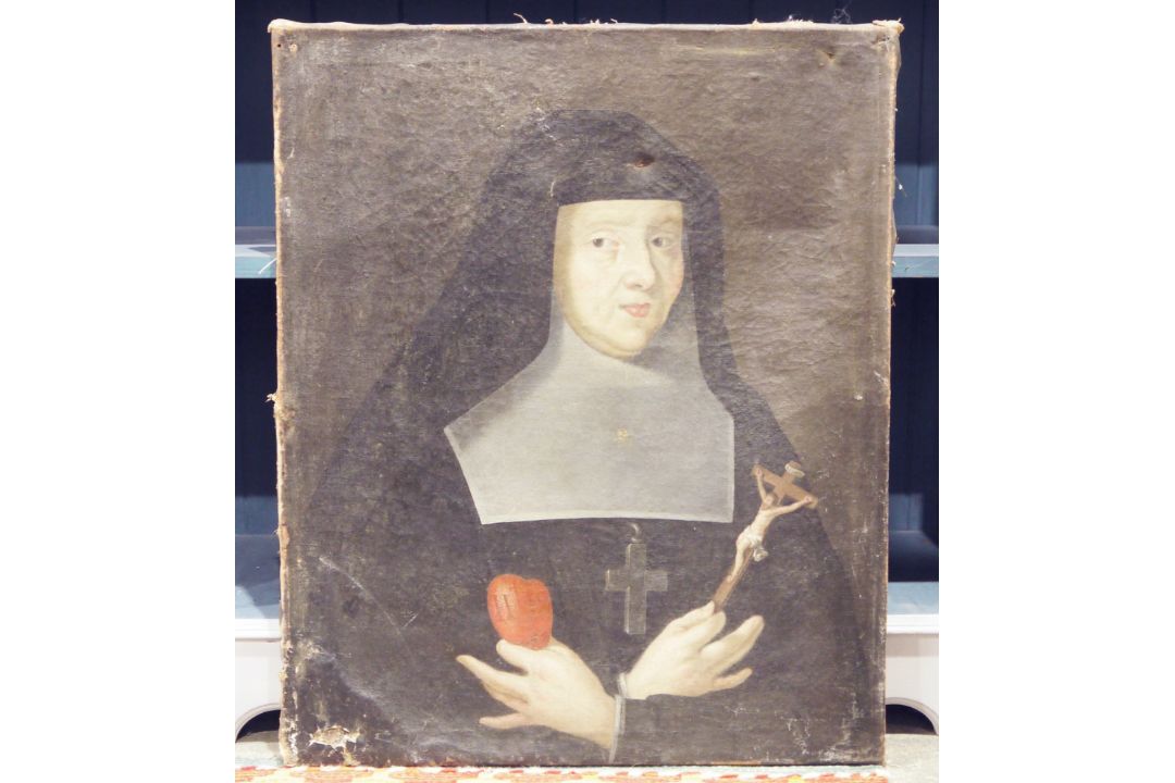 18th century continental school Oil on canvas Portrait of a nun holding a crucifix and a sacred - Image 2 of 2