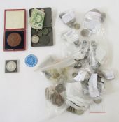 Victoria Diamond Jubilee bronze medallion in red case, case shows signs of wear and lid doesn't