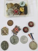 Quantity of commemorative and other medals, medallions and buttons to include Queen Victoria