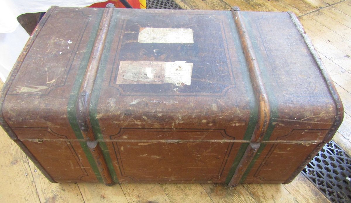 A mid 20th century canvas and wood bound trunk - Image 6 of 9