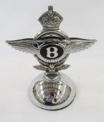 Bentley winged 'B' chrome and enamel car badge, mounted on RAC badge (number MC813965), and