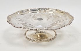 George V silver circular comport, London 1911, Harrison Brothers & Howson, with pierced scrolling