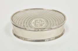 George V silver oval engine-turned snuff-box, hallmarked Chester, 1919, makers' marks for Stokes &