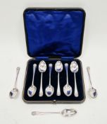 Set of Nine Victorian silver teaspoons, London 1900, Robert James Chaplin & Sons, with shell