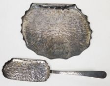 Arts & Crafts silver plated crumb tray and scoop by Hukin & Heath, with a crimped and rolled edge