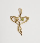 Art Nouveau 15ct yellow gold, peridot and seed pearl pendant, of naturalistic open form with a round