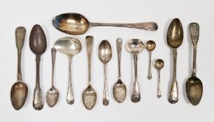 Set of four George III silver teaspoons and a matching salt spoon, London 1814, William Eaton,
