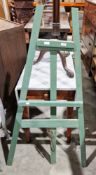 Mid-century green painted pine floorstanding picture easel, 128cm high x 75cm wide