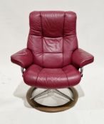 Ekornes leather upholstered Stressless swivel easy chair with adjustable seat, on a polished
