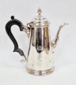 Victorian silver coffee pot in the George III manner, London 1900, Arthur Sibley, having a domed lid