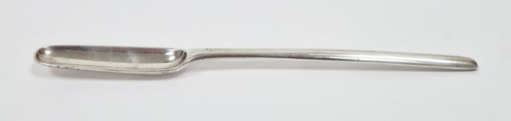Georgian silver marrow scoop of plain form, hallmarks rubbed, 21cm long, 1.80ozt approx.