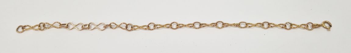 9ct yellow gold bracelet formed from plain double links joined by rope twisted links, 19cm long,