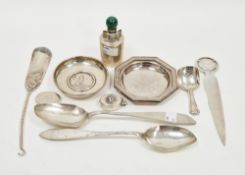 Sterling silver perfume bottle made by Penhaligons of London, with a malachite lid, 9cm high, 3.