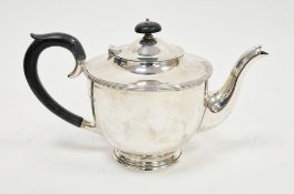 George V silver teapot, Sheffield 1925, Hawkesworth Eyre & Co Ltd, of cylindrical form, domed lid