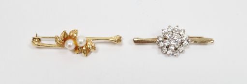 9ct yellow gold and white stone cluster bar brooch, 3.6cm long together with a 9ct yellow gold bar