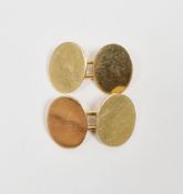 Pair of 18ct yellow gold cufflinks, the plain double oval heads united by a link chain, 1.6cm