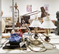 Table lamp set with a porcelain figure group of a man and woman and a pair of table lamps (3)