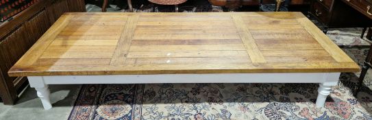Large oak coffee table, the rectangular top over a white painted base on turned baluster legs, 39.