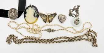 Silver belcher chain stamped 925, 49cm long, approximate weight 35.4 grams, an Art Nouveau silver