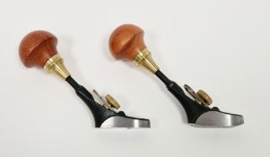 Two Veritas violin makers/detail palm planes, one with concave sole, the other flat (2)