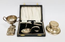 George V silver capstan inkwell, Birmingham 1921, maker's mark rubbed, weighted, 7cm diameter