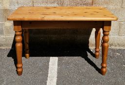 Modern pine kitchen table, the rectangular top on turned baluster tapering legs, 76cm high x 121cm