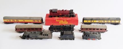 Quantity of toy railway, including a Hornby R751 - D6830 Class 37 locomotive, various carriages