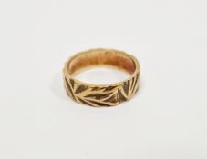 9ct yellow gold wedding band with textured leaf decoration, size L, approximate weight 3.3 grams