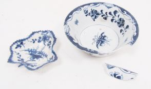 Worcester porcelain blue and white pickle leaf dish, circa 1760-70, painted in the vine pattern, 9cm