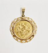 Edward VII 1907 gold full sovereign, in a 9ct gold pierced pendant mount, claw set, approxi9mate