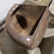 Quarter round cast iron animal feed/water trough, 47cm x 30cm