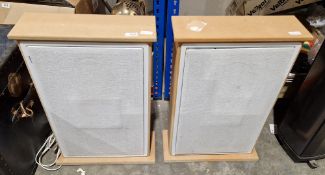 Pair of upright flat panel spaker in MDF cases (2).