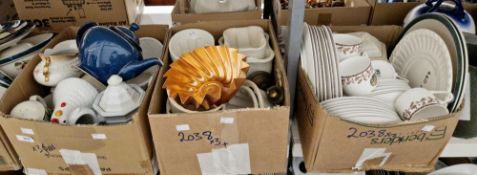 Assorted vintage jelly moulds, National Wildlife Federation part dinner service, a Denby teapot