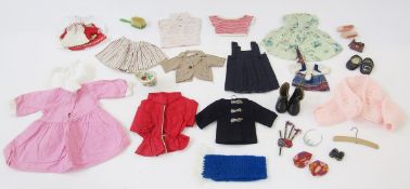 Selection of vintage doll's clothes (1 bag)