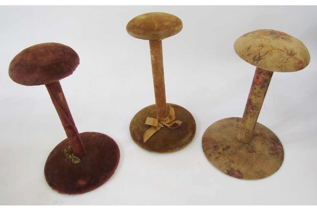 A large quantity of passementerie to include braid trims, cord and fringe detail, tie backs, three - Image 4 of 7