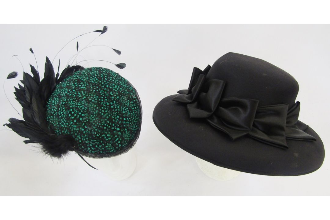 Large Ascot wedding hat made by Paula Bromley of Trowbridge, Wiltshire, a feathered small hat with - Image 1 of 5