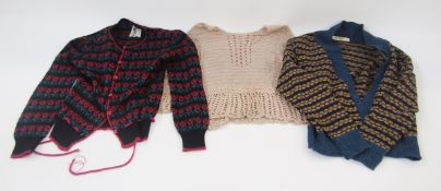 A quantity of vintage knitwear to include Jonathan Miller knitted cardigan in blue ground and