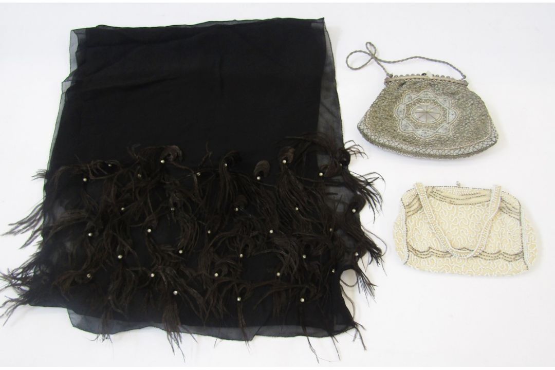 Vintage evening bag with silver-coloured thread and beads, silver-coloured metal frame, a cream - Image 1 of 3
