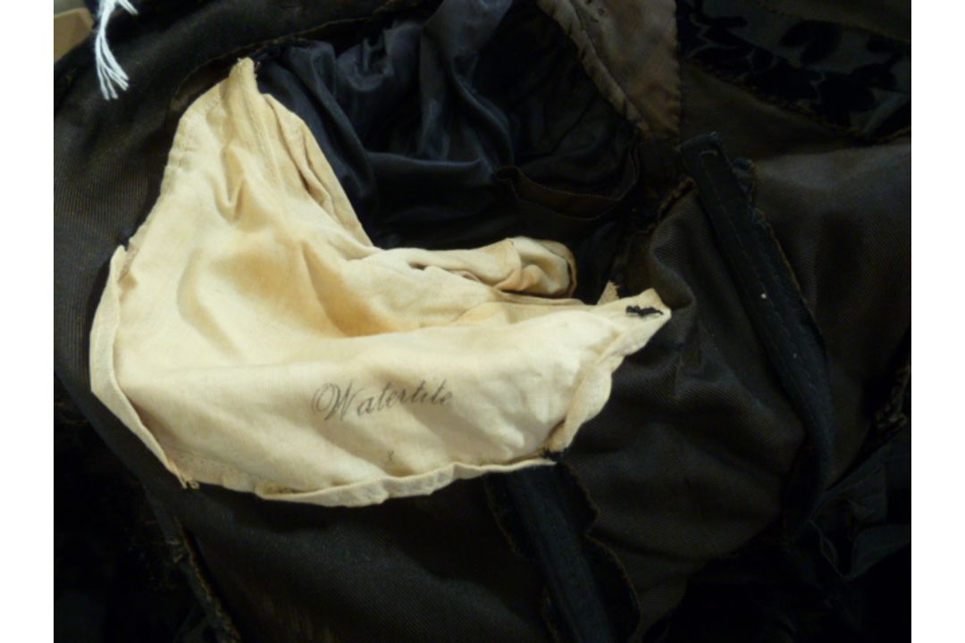A black Victorian probably mourning dress, with cut velvet detail to the inner bodice, appliqued - Image 12 of 15